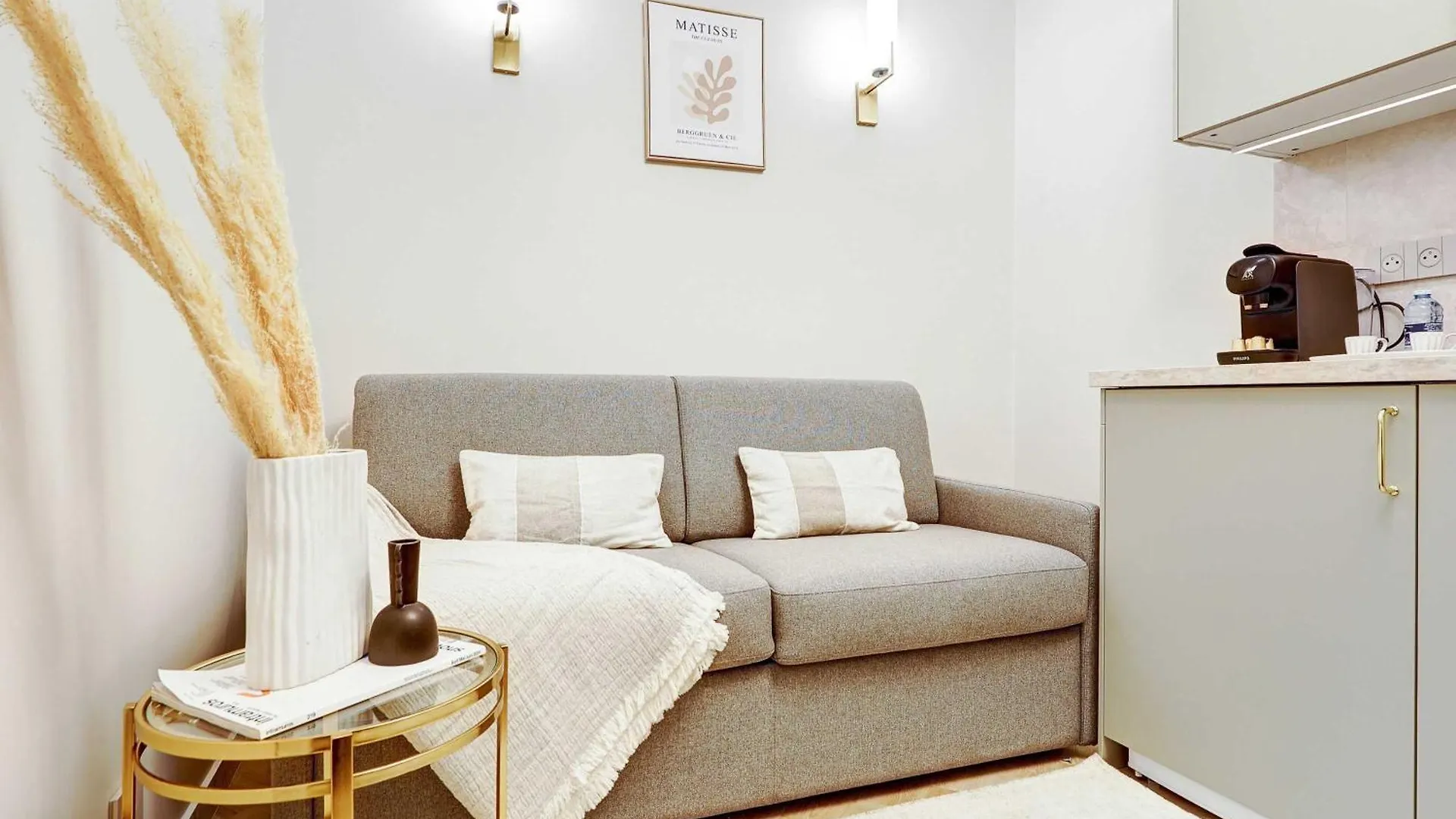 Appartement Studio De Charme With Ac Pres De Republique Paris France